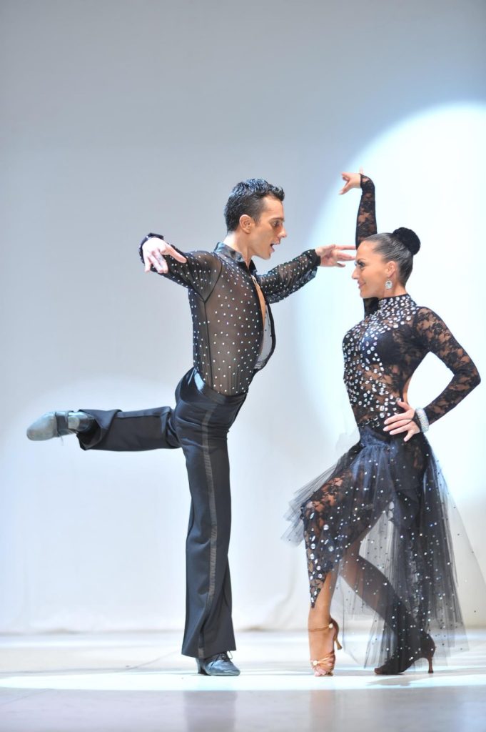 Despre noi Forever Dance